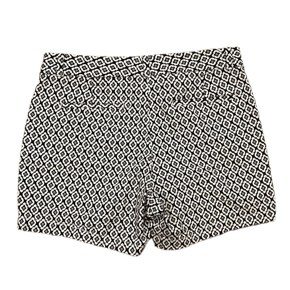 Dockers Shorts Women’s Size 8 Black White Print Pockets Mid Rise Flat Front Tab - Picture 2 of 3